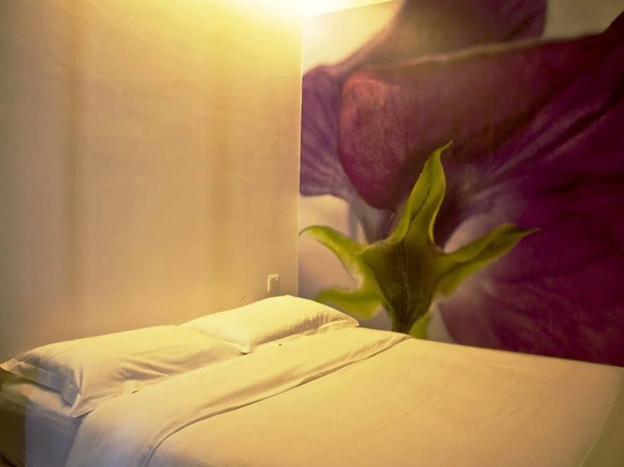 วี การ์เดน โฮเต็ล Hotel กัวลาลัมเปอร์ ภายนอก รูปภาพ